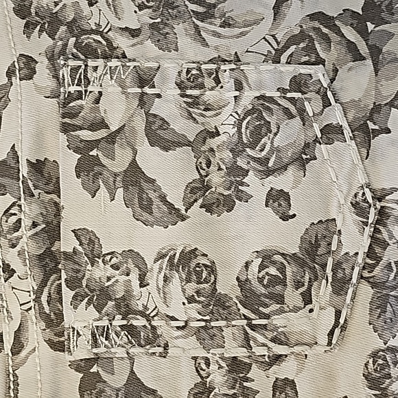 Maurices Flowered Jeans - Picture 11 of 11